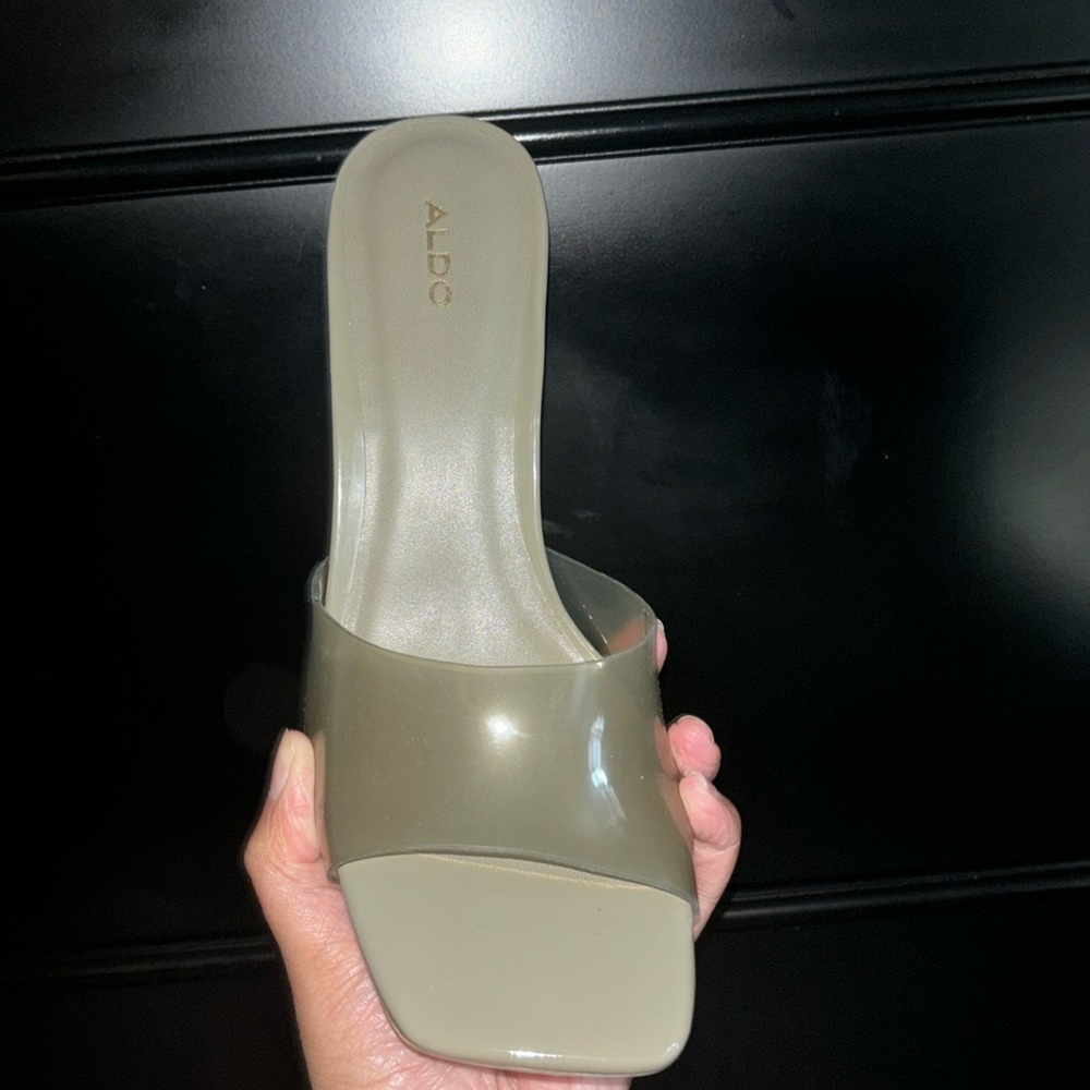 Perfect open toe sandal never worn